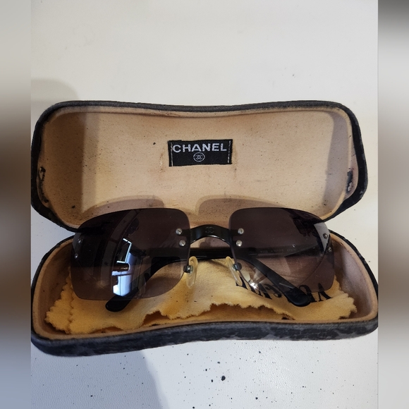 Chanel Interlocking CC Logo Shield Sunglasses - Picture 2 of 16
